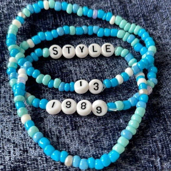 13 Friendship Bracelets for Trading—13 Pack “Swiftie Special” Assorted Eras - Picture 3 of 13